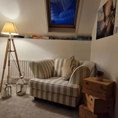 The Mews, بيال ان دا تشاب